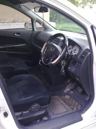 2002 Honda Stream Photos