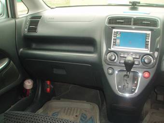 2002 Honda Stream Photos