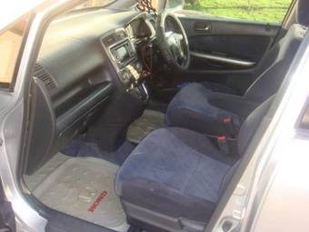 2002 Honda Stream Photos