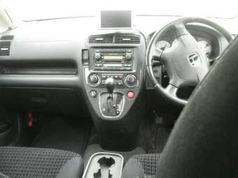 2003 Honda Stream Images