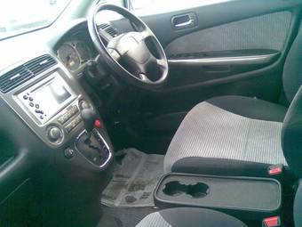 2003 Honda Stream Photos