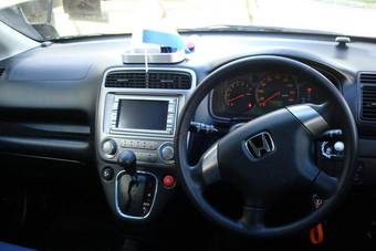 2003 Honda Stream Photos