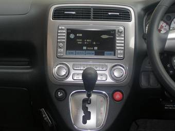 2003 Honda Stream Pictures