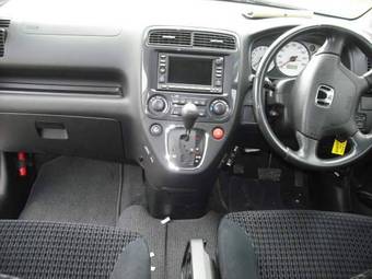 2003 Honda Stream Photos
