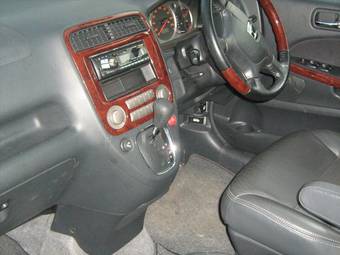 2003 Honda Stream Photos