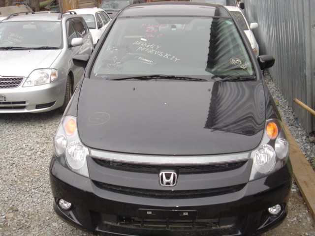 2004 Honda Stream Photos