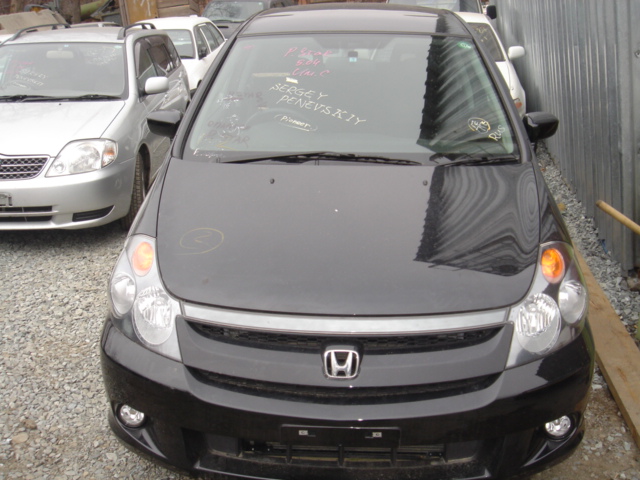 2004 Honda Stream Photos