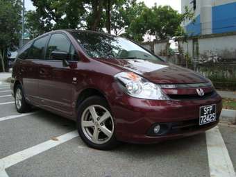 2004 Honda Stream Images