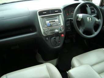 2004 Honda Stream Pics