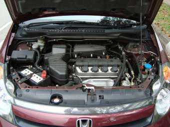 2004 Honda Stream Photos