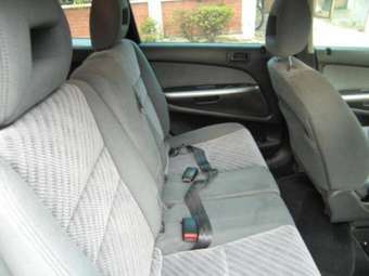 2004 Honda Stream Images