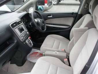 2004 Honda Stream Pictures