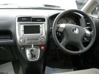 2004 Honda Stream Photos