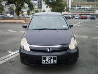 2004 Honda Stream Pictures