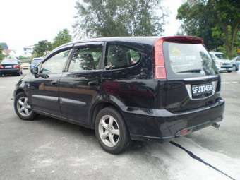 2004 Honda Stream Photos