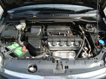 2004 Honda Stream Images