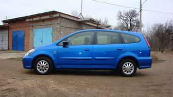 2004 Honda Stream Pictures