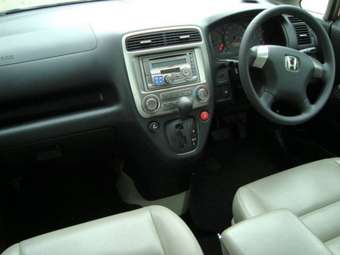 2004 Honda Stream Photos