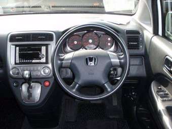 2004 Honda Stream Pics