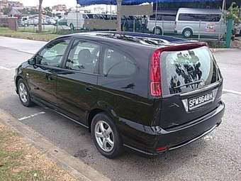 2004 Honda Stream Images