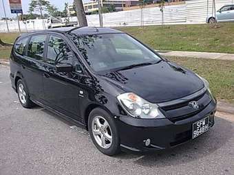 2004 Honda Stream Pictures