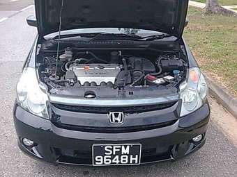 2004 Honda Stream Photos