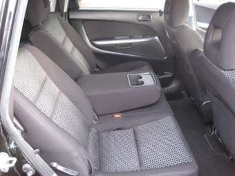 2004 Honda Stream Images