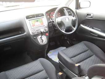 2004 Honda Stream Pics