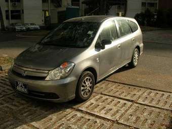 2004 Honda Stream Photos