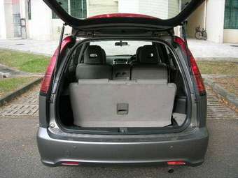 2004 Honda Stream Photos