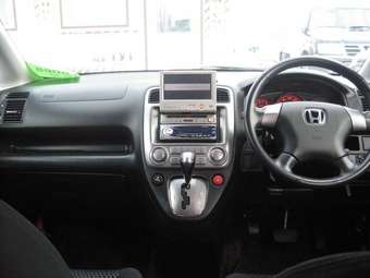 2004 Honda Stream Photos