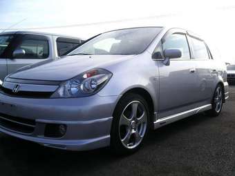 2004 Honda Stream Pictures