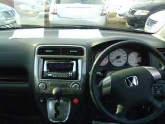 2004 Honda Stream Photos