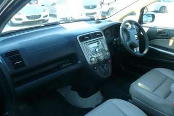 2004 Honda Stream Pictures