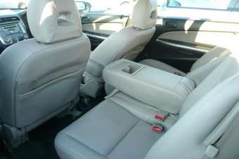 2004 Honda Stream Photos