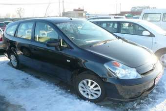 2004 Honda Stream Pictures