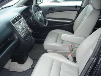 2004 Honda Stream Photos