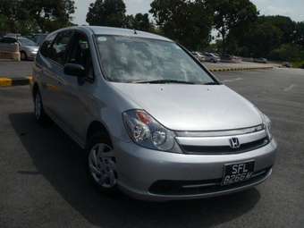 2004 Honda Stream Photos