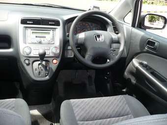 2004 Honda Stream Photos