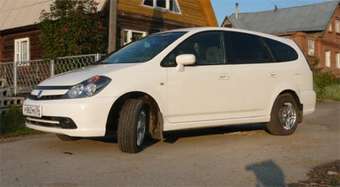 2004 Honda Stream Photos