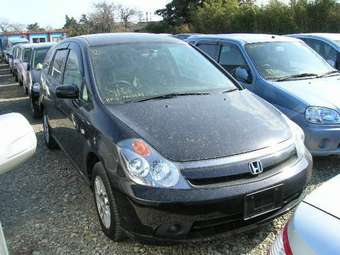 2004 Honda Stream Pics