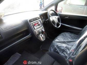2004 Honda Stream Pictures