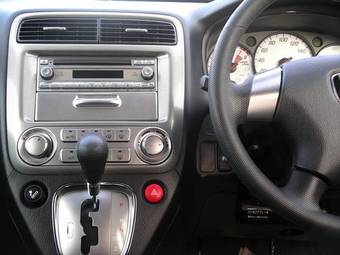 2004 Honda Stream Pics