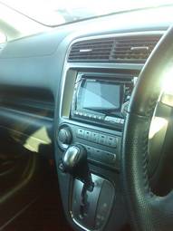 2004 Honda Stream Pictures