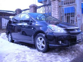 2004 Honda Stream Pictures
