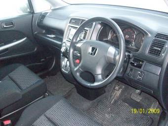 2004 Honda Stream Pictures