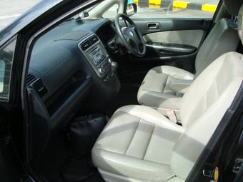 2004 Honda Stream Photos