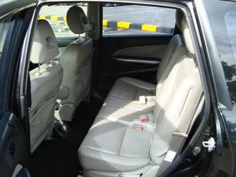 2004 Honda Stream Pictures