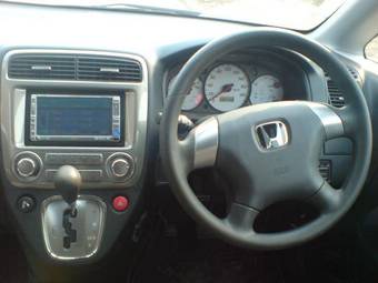 2004 Honda Stream Pictures