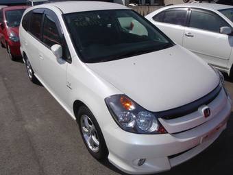 2004 Honda Stream Pictures